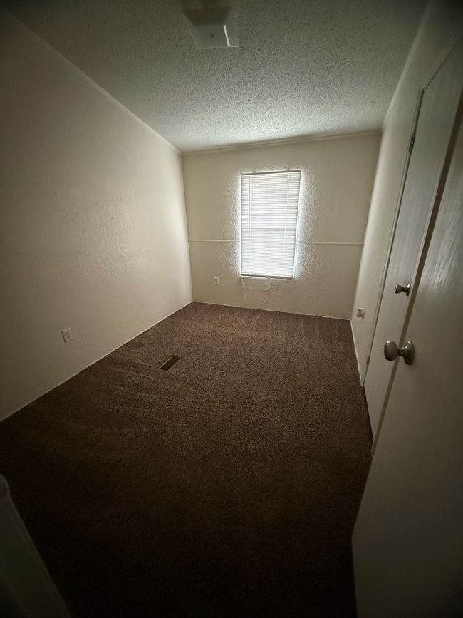 Building Photo - 6181 W Mulberry St