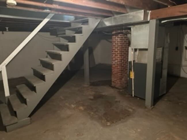 Building Photo - 4bedroom Home