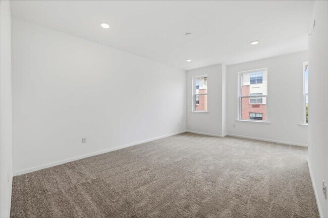 Building Photo - 200 Balsam St