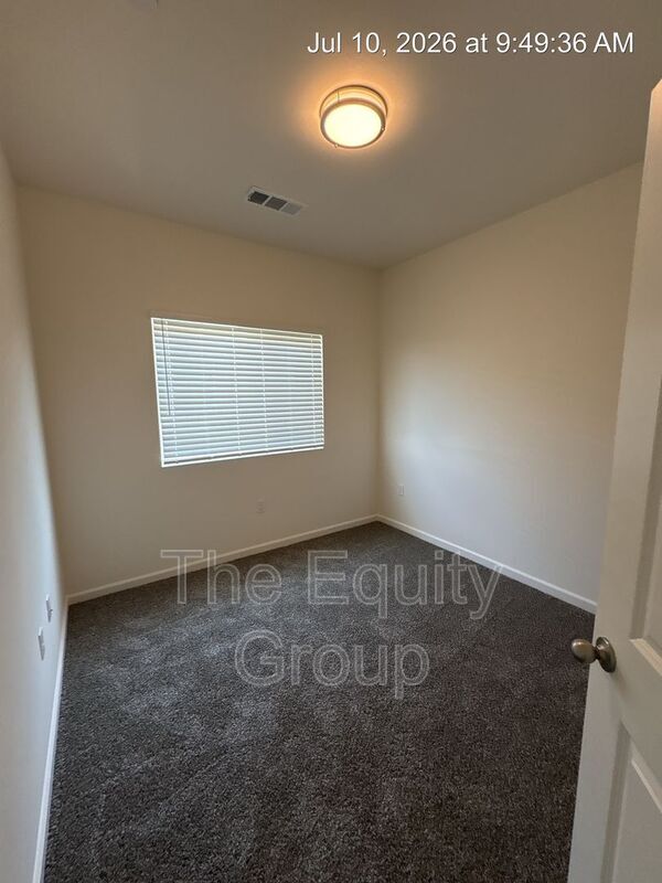 Building Photo - 735 S Pinkham St