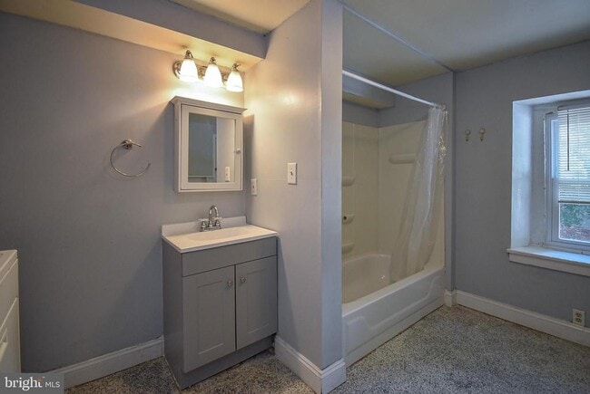 Building Photo - 132 Conarroe St