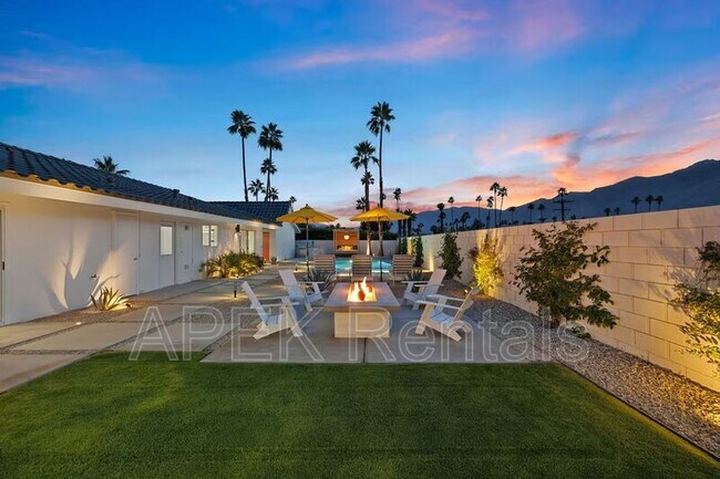 Building Photo - 945 N Buttonwillow Cir