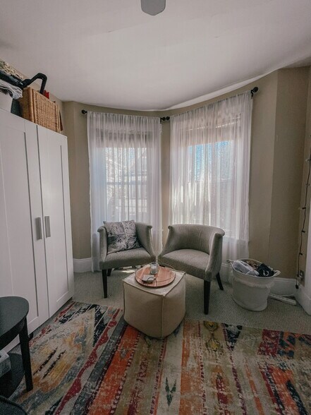 Building Photo - 54 Saxton St