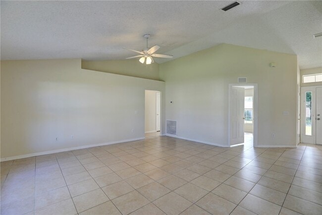 Building Photo - 573 Belfast Terrace