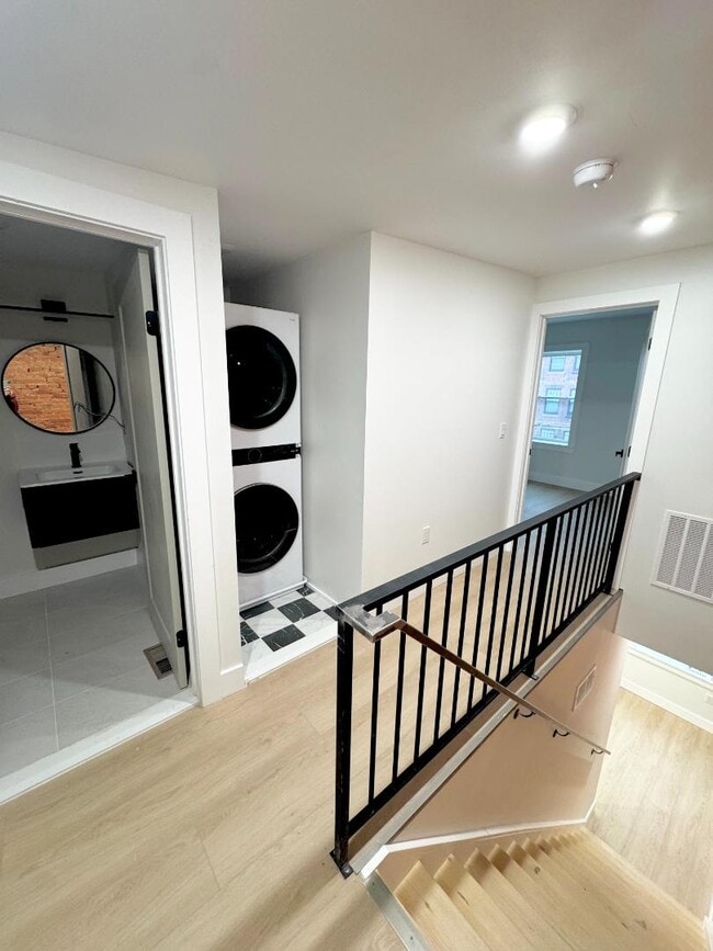 Building Photo - 116 E Huntingdon St