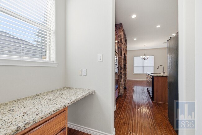 Building Photo - 15105 General Williamson Dr