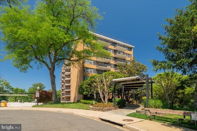Building Photo - 2030 N Adams St