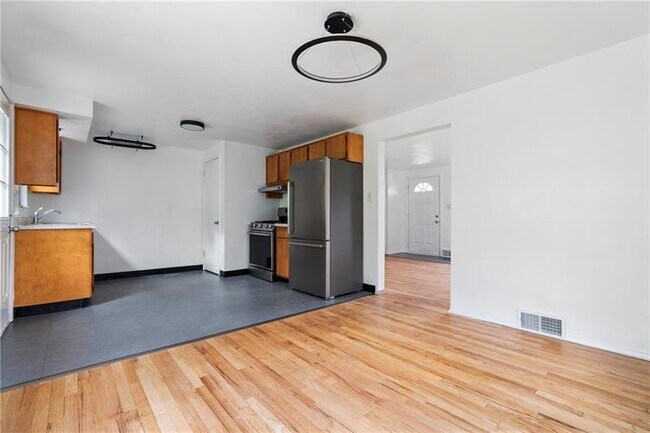 Building Photo - 5408 Verona Rd