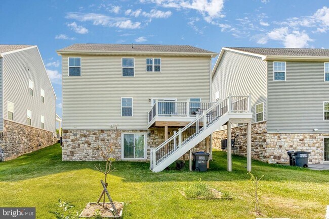 Building Photo - 11241 Wheeler Ridge Dr