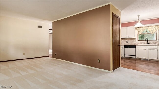 Building Photo - 5650 Dillon Hills Dr