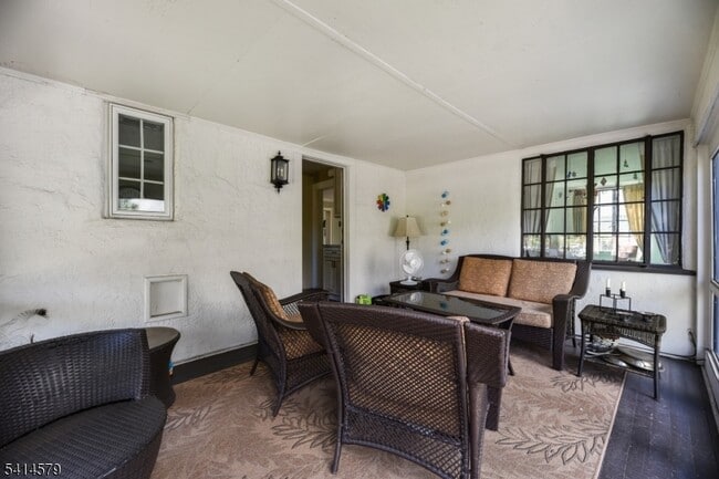 Building Photo - 869 Ridgewood Rd