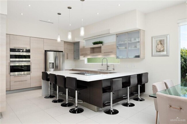 Building Photo - 22 Toronto Ave