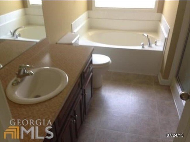 Building Photo - 7002 Hunter Hill Ct