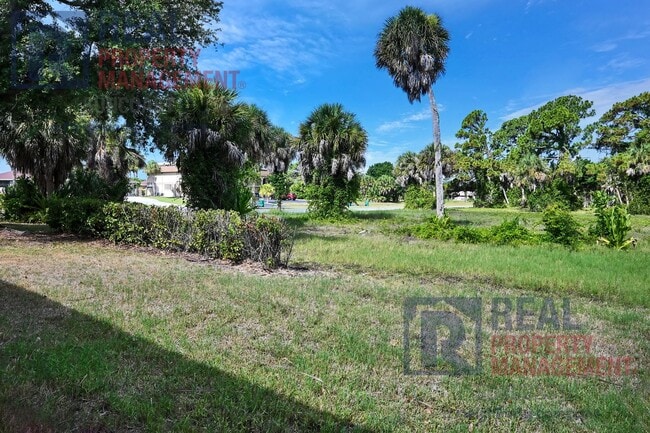 Building Photo - 230 Rotonda Blvd W