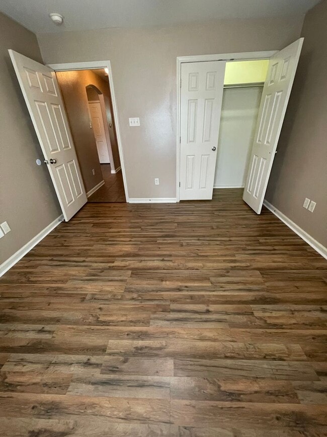 Building Photo - Convenient Sherwood Location