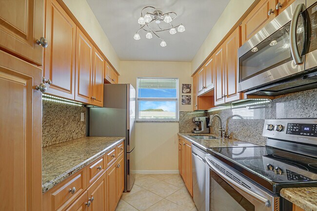 Building Photo - 202 W High Point Terrace