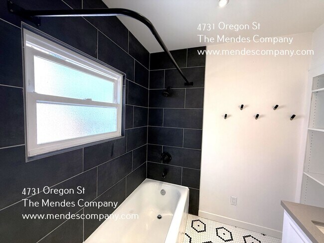 Building Photo - 4727 Oregon St