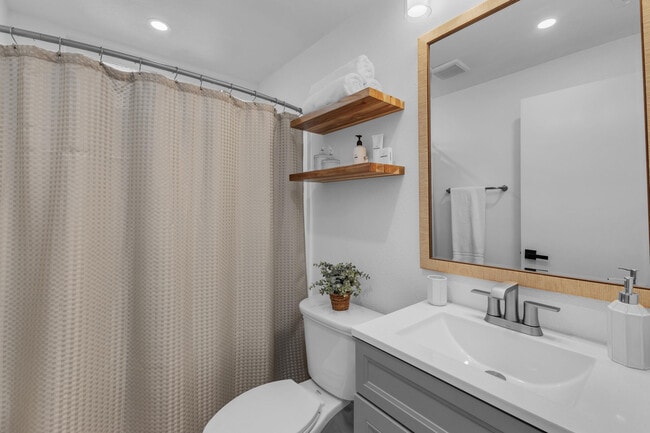 Building Photo - 75250 Vista Huerto