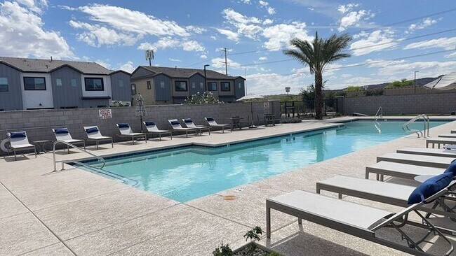 Building Photo - Stunning New 3Beds/2.5Bath Townhome in Phoenix, AZ!