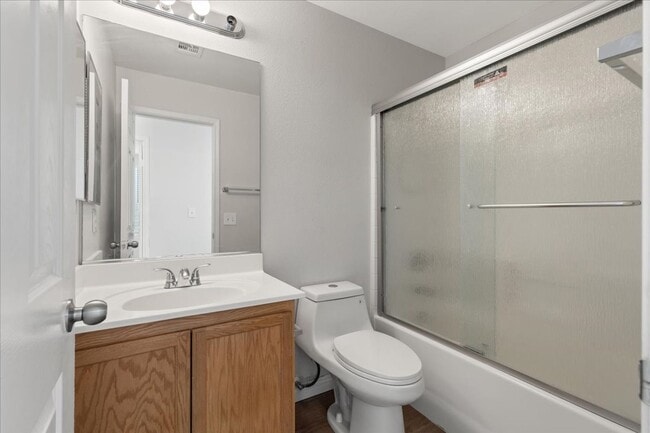 Building Photo - Newly Updated 4 bd, 3 bth Must See No Carpet