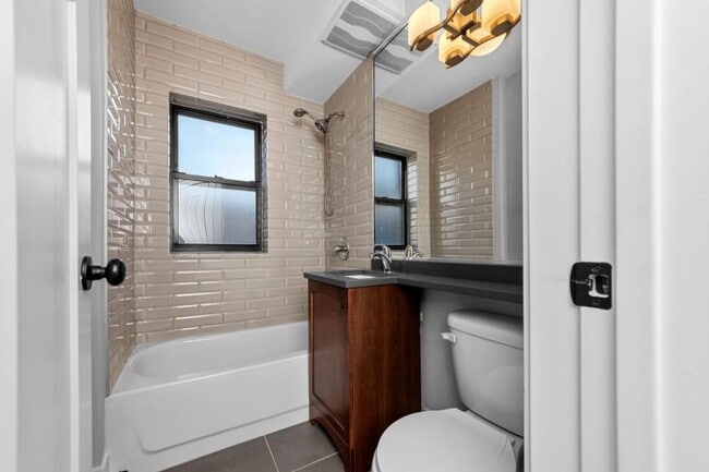 Building Photo - 1 bedroom in Chicago IL 60614