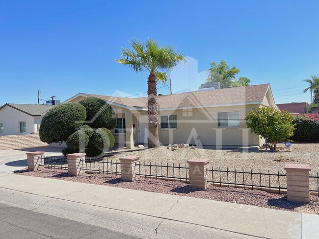 Building Photo - 2401 E Meadowbrook Ave