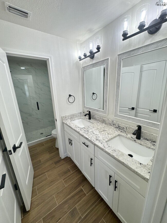 Building Photo - 1207 Danberry St