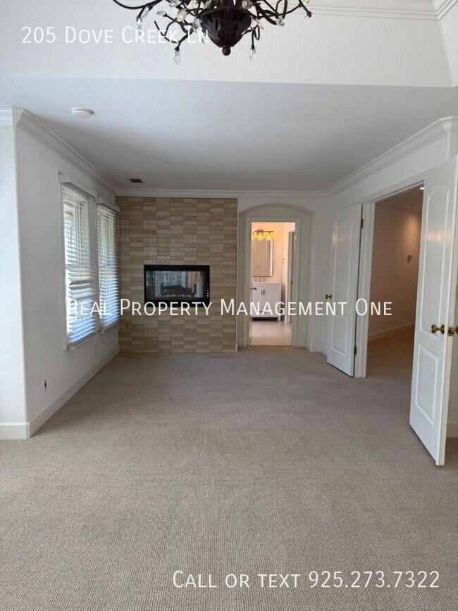 Building Photo - 205 Dove Creek Ln