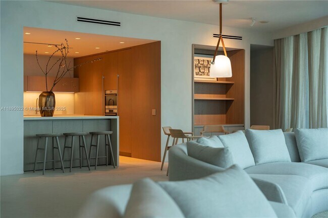 Building Photo - 5959 Collins Ave