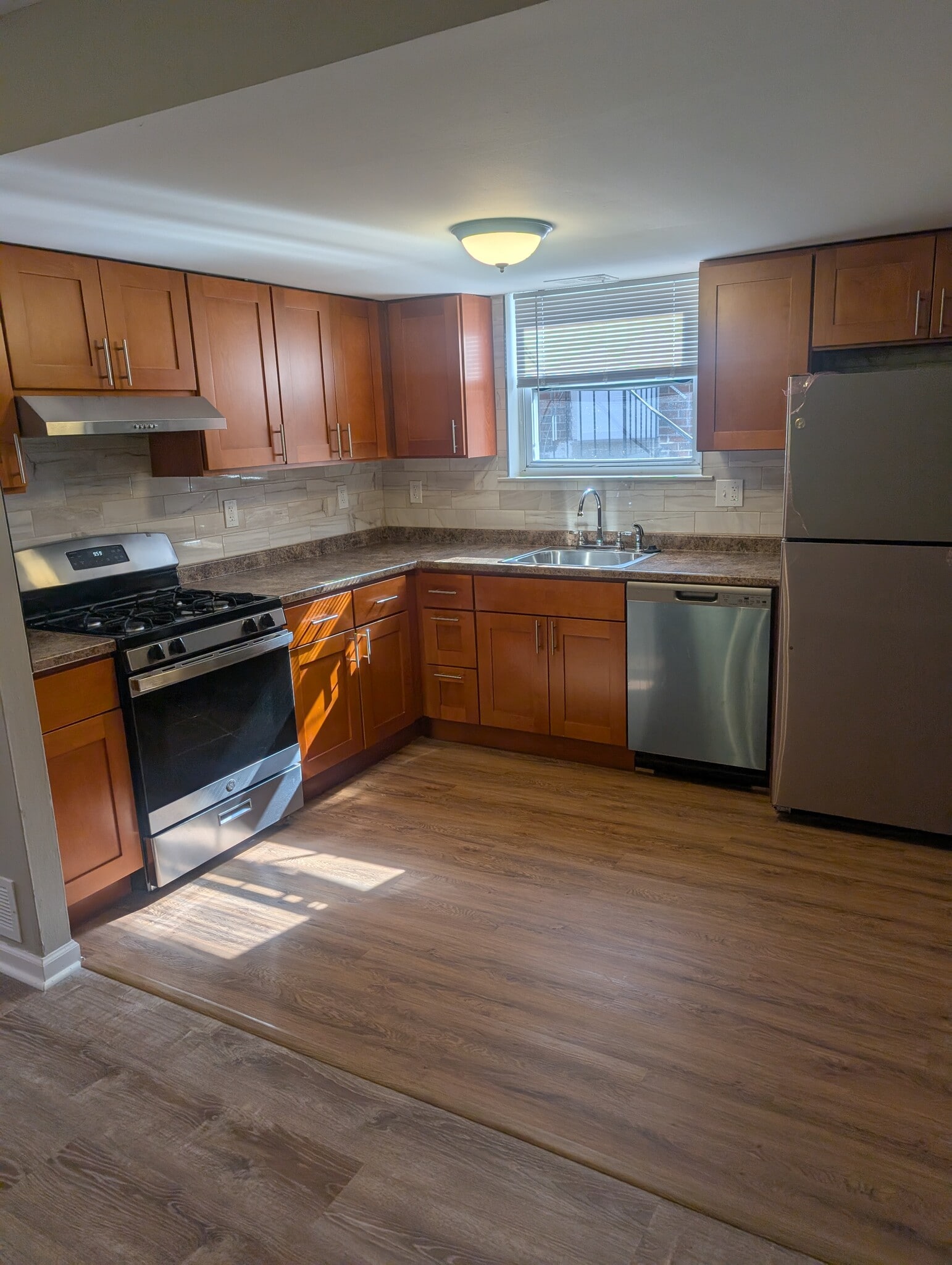 Building Photo - 2116 Strahle St