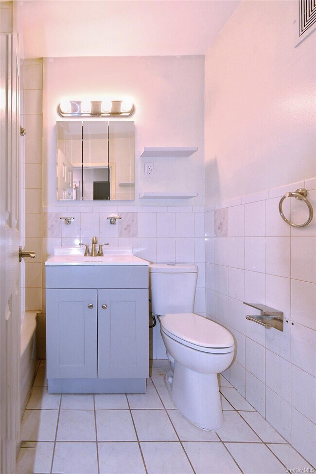 Building Photo - 15-10 B 12th St