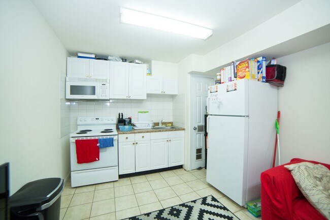 Primary Photo - Modern New Luxury Temple Apartments