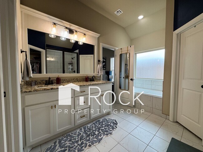 Building Photo - Beautiful 3 Bedroom Home with Study in Westmoore Area of OKC *HALF OFF 1st Month's Rent*