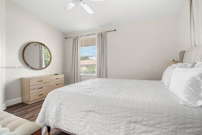 Building Photo - 9161 Vineyard Lake Dr