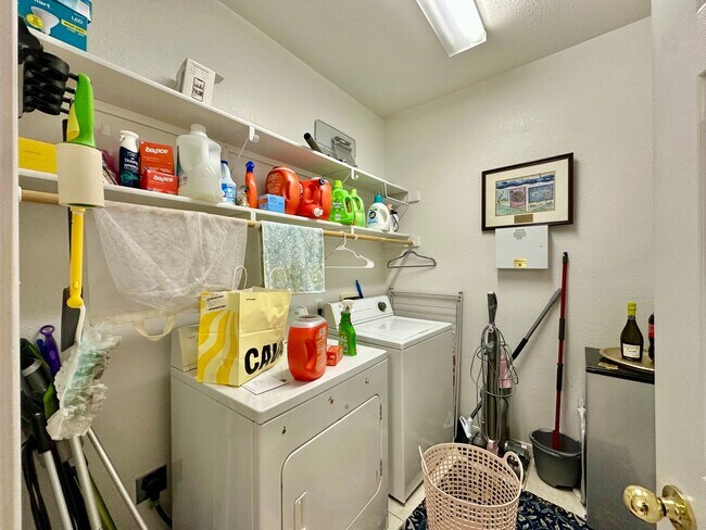 Building Photo - 2010 Marie Dr