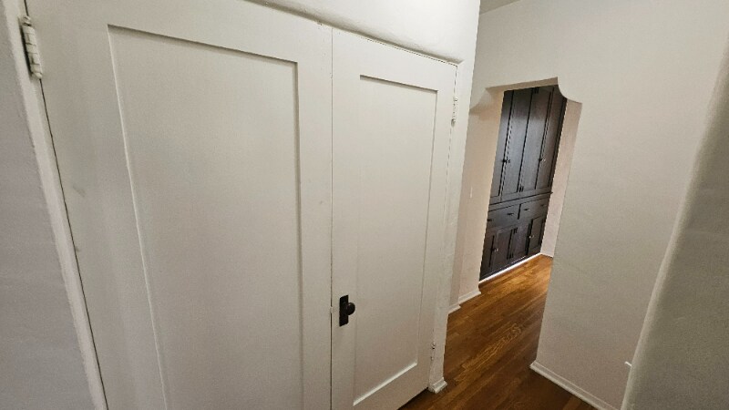 Building Photo - 1210 N Orange Grove Ave