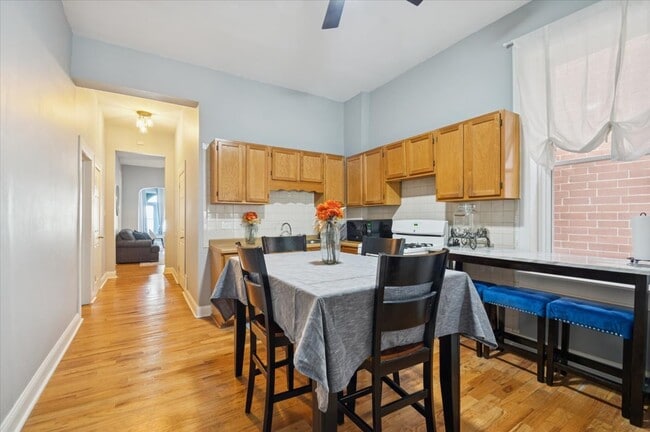 Building Photo - 1448 N Fairfield Ave