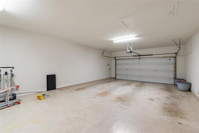 Building Photo - 3014 Paseo de Charros