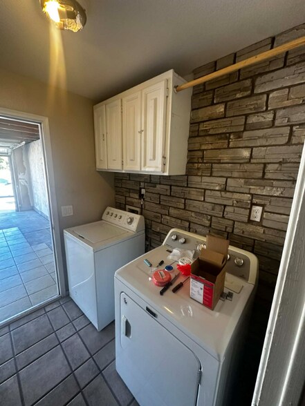 Building Photo - 6186 S Truman Dr