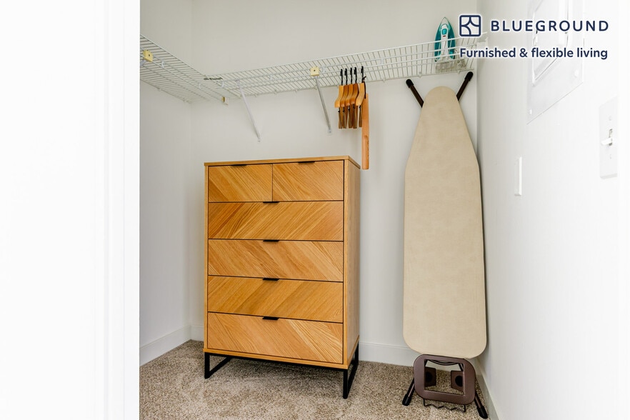 Building Photo - 77 W Huron St