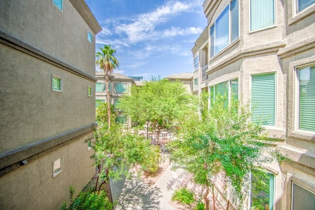 Building Photo - ASU Stay at Regatta Pointe!