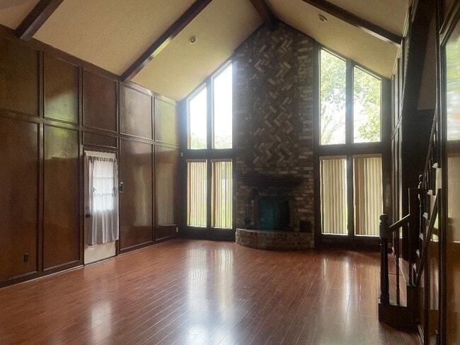 Building Photo - 2274 Woodland Springs St