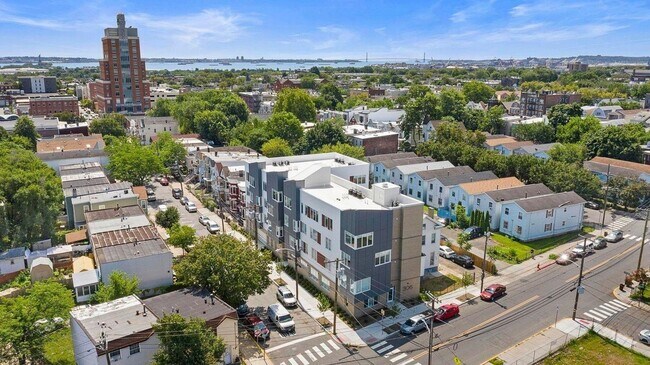 Building Photo - 306 Bergen Ave