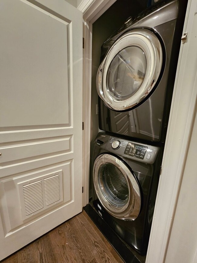 Building Photo - 742 Master St