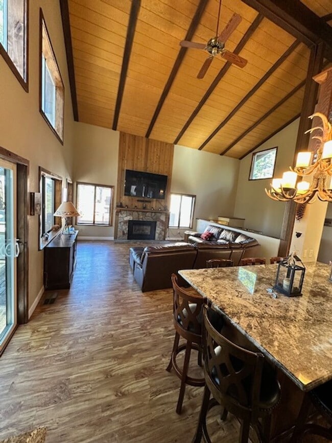 Building Photo - Spacious 4Bd home available for a seasonal lease starting 4/15/26!! Call me today.