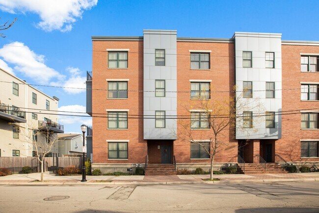 Building Photo - 437 Whiton St