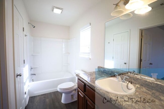 Building Photo - Beautiful 3 bed / 2 bath home with a spacious back yard - Nettleton!!