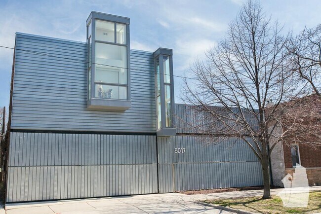 Primary Photo - 5017 N Ravenswood Ave