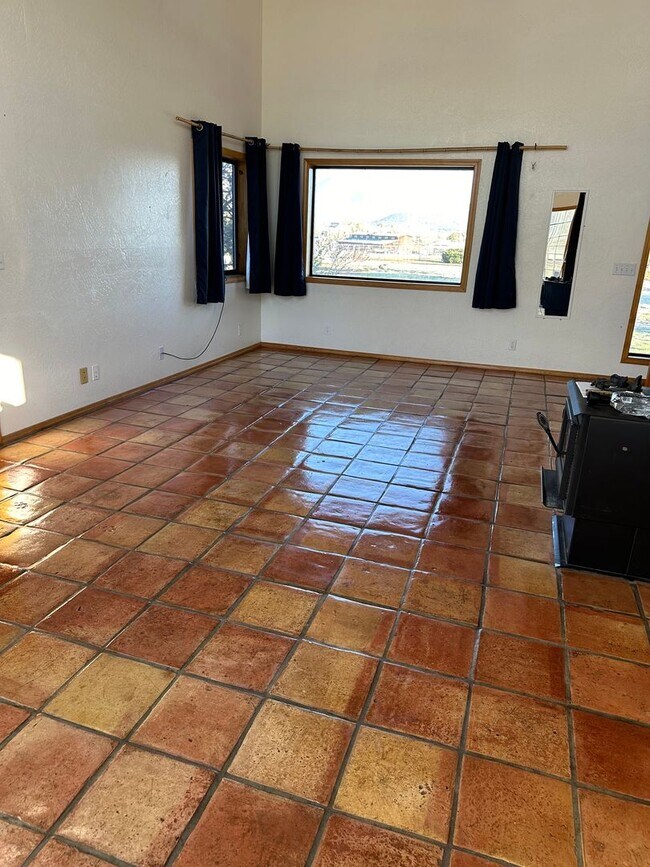 Building Photo - wonderful 3 bedroom home in serene setting