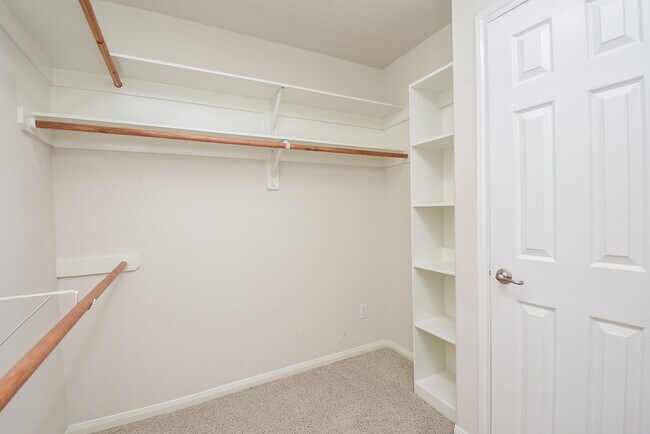 Building Photo - 6 S Burberry Park Cir